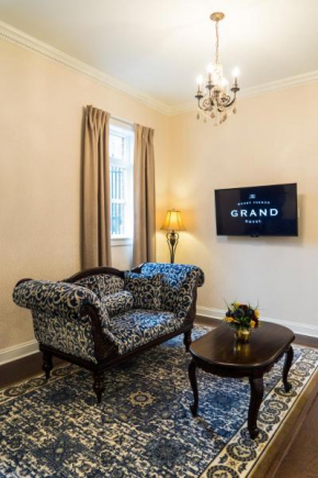 Отель The Mount Vernon Grand Hotel  Маунт Вернон
